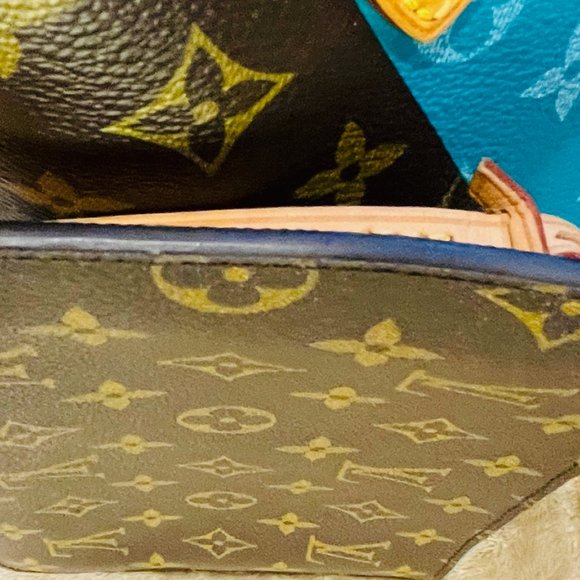 Louis Vuitton Neverfull MM Grenade in Turquoise - Picture 12 of 16